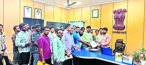 సమ్మెకు.. నోటీసులు 
