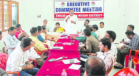 ఉద్యోగులపై నిర్లక్ష్య వైఖరి తగదు