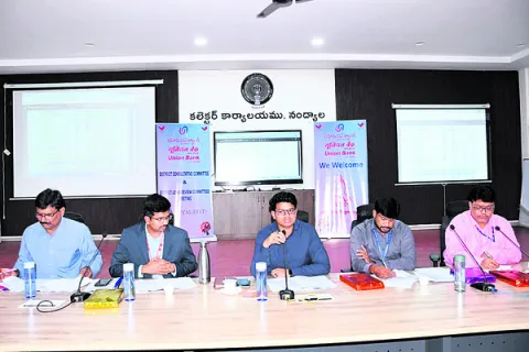 రుణాలు తక్షణమే మంజూరు చేయాలి