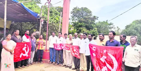 సాయుధ పోరాట వారసులు కమ్యూనిస్టులే 
