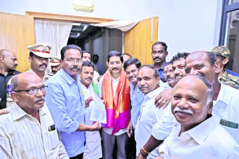 సీఎం సలహాదారుకు వినతులు