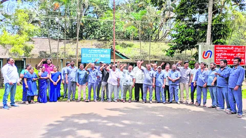 కొనసాగుతున్న నిరసనలు
