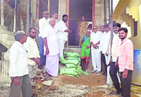 ఇందిరమ్మ ఇళ్లను పూర్తి చేయాలి