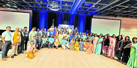 పూర్వ విద్యార్థులు సహకారం అందించాలి