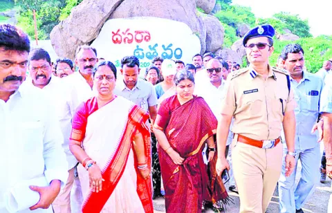 వైభవంగా దసరా ఉత్సవాలు నిర్వహిస్తాం