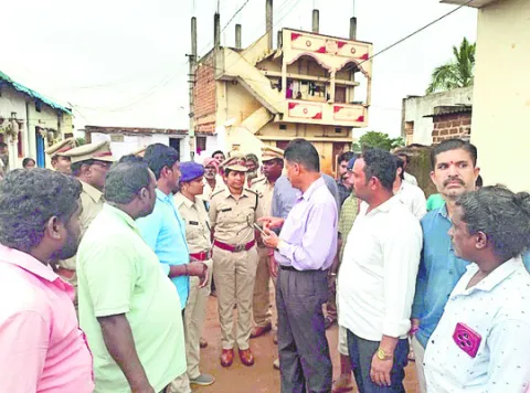 కొండెంగలను పట్టుకుంటాం