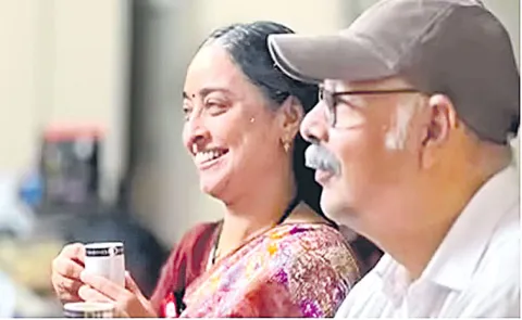 Inspiring Story of Sudarshan, Vidya A Couple feeding some thousands of Parrots everyday