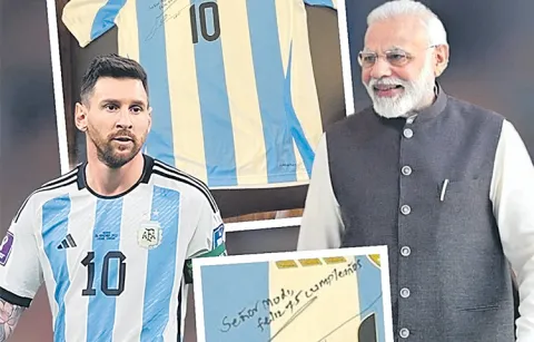 Lionel Messi gave a special gift to PM Modi2