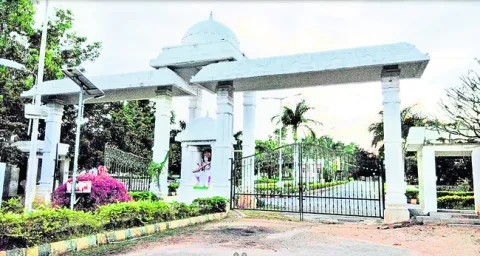 ద్రవిడ వర్సిటీ అధికారులపై కలెక్టర్‌ ఫైర్‌..! 