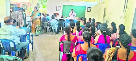 టెన్త్‌లో నూరుశాతం ఉత్తీర్ణత సాధించాలి 