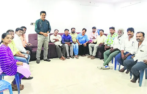 కాలేజీల నిర్మాణం పూర్తి చేయాలి