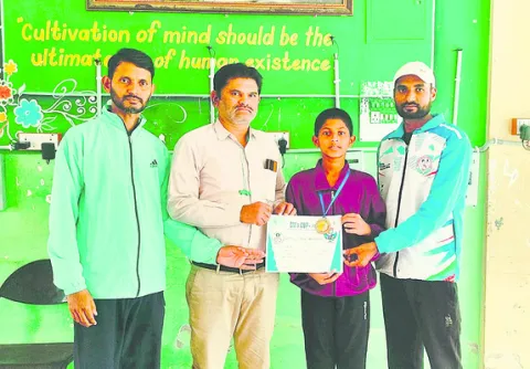 ఫోర్జరీ పత్రాలు    సృష్టించిన నలుగురిపై కేసు