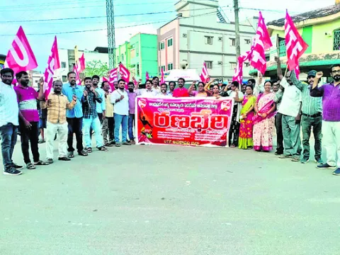 ఉపాధ్యాయుల సమస్యలు పరిష్కరించాలి 
