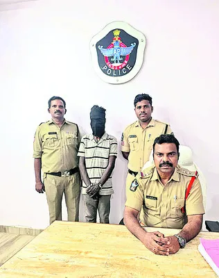 భార్య హత్య కేసులో భర్త అరెస్ట్‌ 