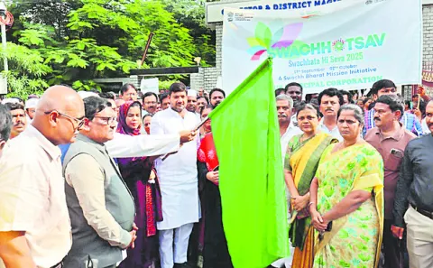సమష్టి కృషితోనే జిల్లా క్లీన్‌ అండ్‌ గ్రీన్‌