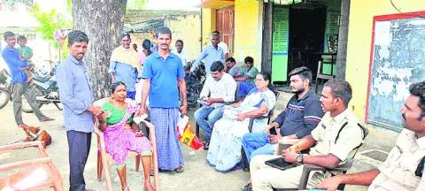 తల్లిదండ్రులను పట్టించుకోని కొడుకులకు కౌన్సెలింగ్‌