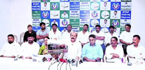 దోచుకునేందుకే వైద్య కళాశాలల ప్రైవేటీకరణ