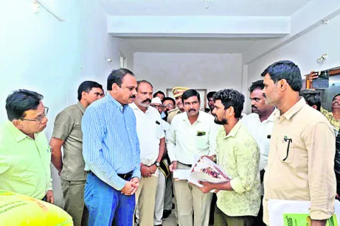 ప్రతి రైతుకు యూరియా అందిస్తాం 