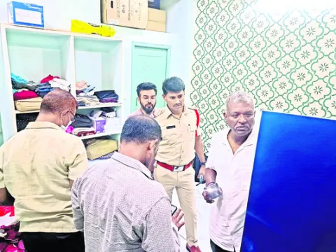 కిటికీ చువ్వలు తొలగించి దొంగతనం