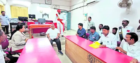ఆక్రమణల తొలగింపునకు చర్యలు తీసుకోండి