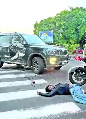 మద్యం మత్తులో కారును ఢీకొట్టిన యువకుడు 
