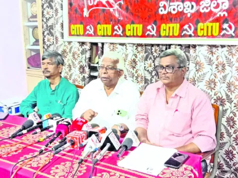 విశాఖలోనే ఈఎస్‌ఐ మెడికల్‌ కాలేజీ ఏర్పాటు చేయాలి 