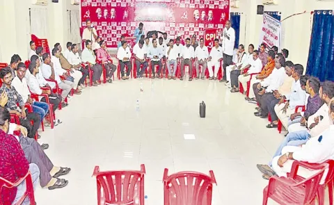 Roundtable meeting was held in Khammam on issue of illegal cases against Sakshi journalists