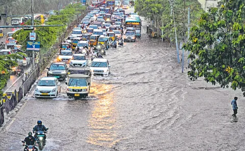 Mixed weather in Hyderabad Rain and Heat6
