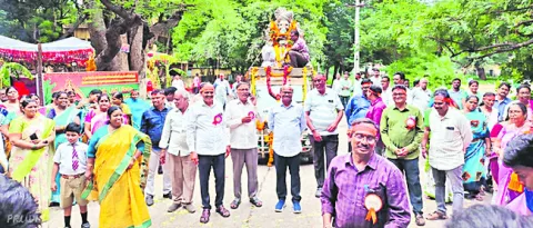 నిమజ్జనానికి తరలిన ‘జెడ్పీ’ గణేశుడు 