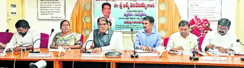 సమీక్షకు అసోసియేషన్లను ఎందుకు పిలువలేదు?