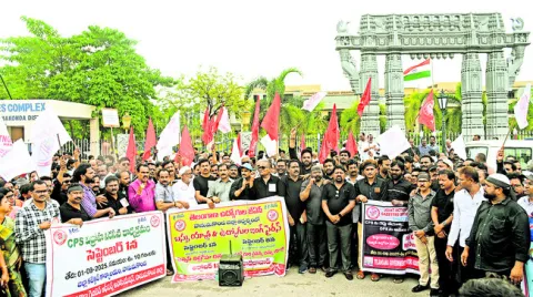పాత పెన్షన్‌ విధానాన్ని పునరుద్ధరించాలి 