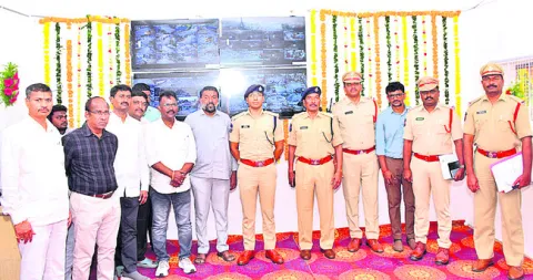 సీసీ కెమెరాల ఏర్పాటుకు ముందుకు రావాలి
