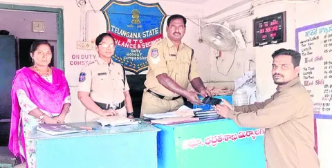 సెల్‌ఫోన్‌ వదిలితేనే సీ్టరింగ్‌