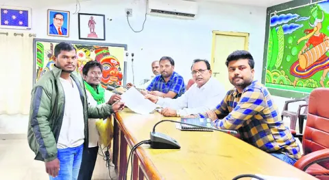 గిరిజన దర్బార్‌లో.. 
