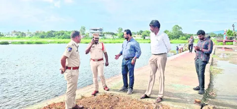 నిమజ్జన ఏర్పాట్ల పరిశీలన