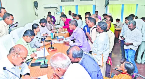 అమ్మా.. మా గోడు వినండి!