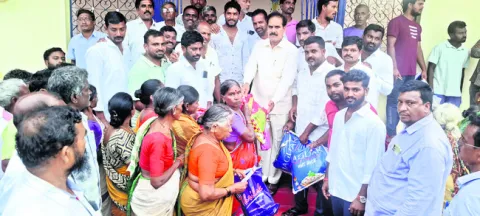 ప్రభుత్వం దృష్టికి తీసుకెళ్తా : మాజీ ఎమ్మెల్సీ అరికెల న