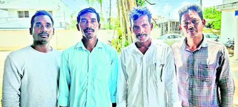      వచ్చారు.. 
