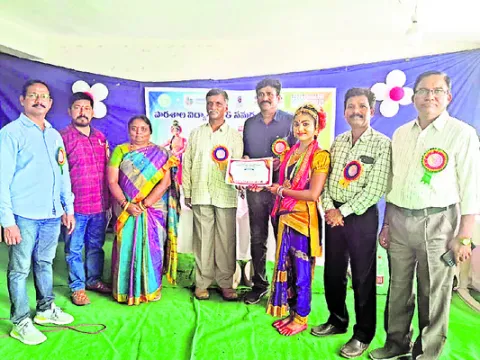 కళలపై ఆసక్తి పెంచుకోవాలి