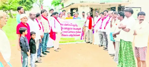 గిరిజన రైతులపై  కేసులు ఎత్తివేయాలి  
