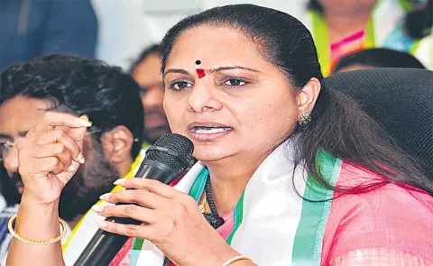 Kalvakuntla Kavitha sensational comments on BRS Leaders Harish, Santhosh Rao