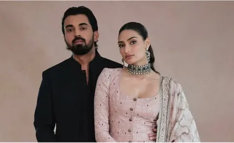 Athiya Shetty and KL Rahul perform Grih Pravesh puja, photo goes viral