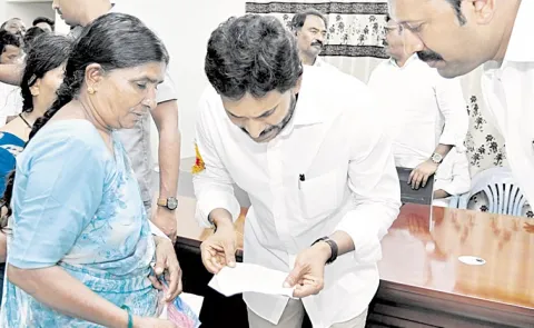 Ys Jagan holds praja darbar at Pulivendula