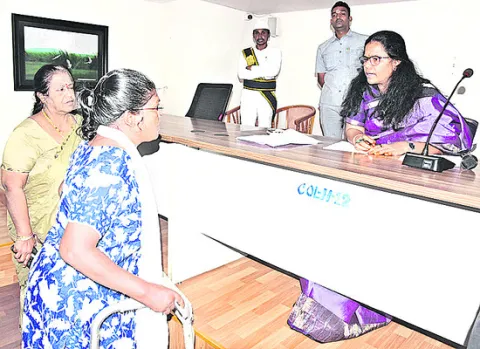 ఉద్యోగుల గ్రీవెన్స్‌కు 13 అర్జీలు 