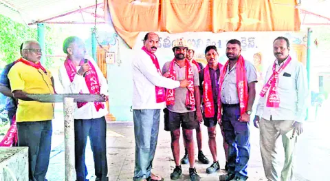 ఐక్య పోరాటాలకు సిద్ధం కావాలి