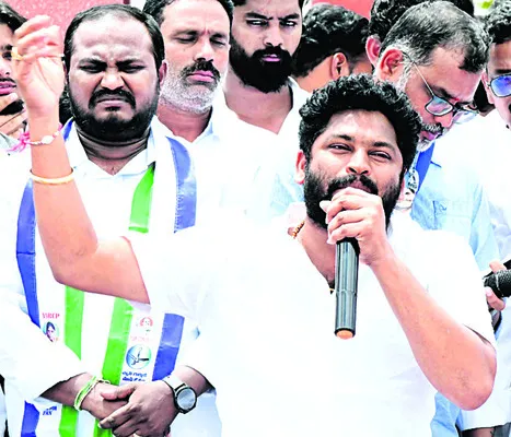 జగన్‌కు పేరు వస్తుందనే ఉద్దేశంతోనే.. 
