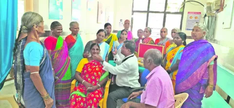 మహిళలకు కొనసాగుతున్న  ప్రత్యేక వైద్య శిబిరాలు