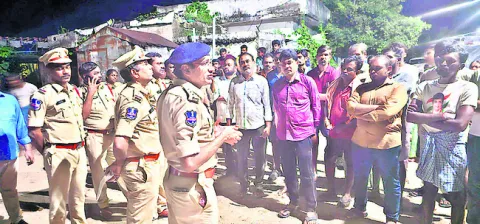 యువత జీవితాలను నాశనం చేసుకోవద్దు