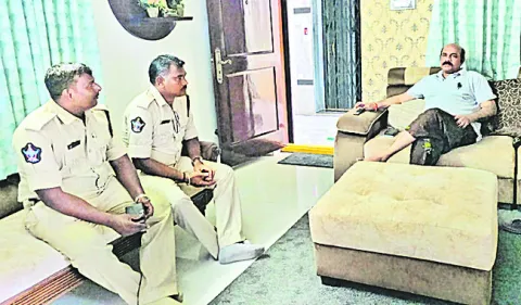 యెనుముల హౌస్‌ అరెస్టు   