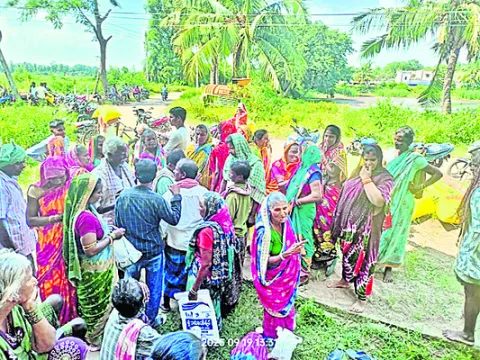 ● అయిన వారికే యూరియా! 